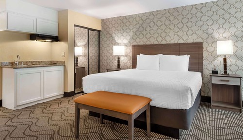 Standard Room, 1 King Bed, Non Smoking, Kitchenette