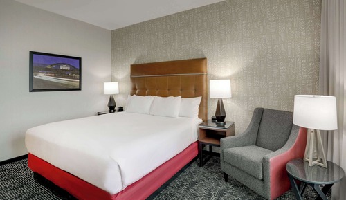 Room, 1 King Bed, Hearing Accessible (Upper Floor, Tub)