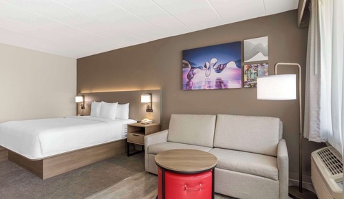 Suite, 1 King Bed with Sofa bed, Non Smoking, Balcony and River View