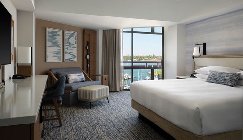 Deluxe Room, 1 King Bed, Bay View (Hearing Accessible, Balcony)