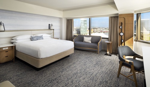 Deluxe Room, 1 King Bed, Bay View (Mobility/Hearing Access, Roll-in Shwr)