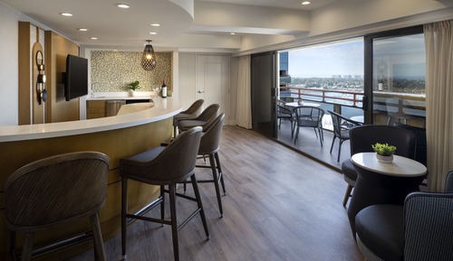 Suite, Balcony