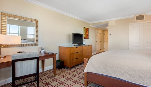 Deluxe Room, 1 King Bed