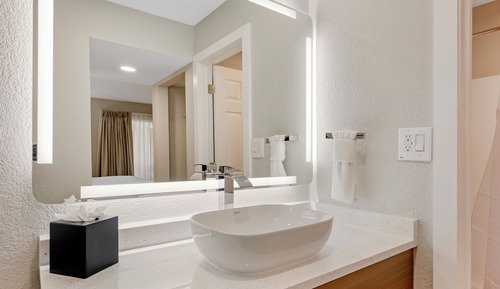 Suite, 1 King Bed, Accessible, Non Smoking (Accessible Tub)
