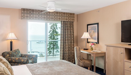 ADA Atlantic View King Room Balcony with Roll-in Shower