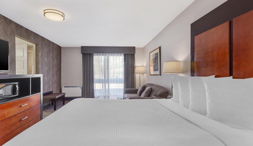 Standard Room, 1 Queen Bed, Refrigerator, River View