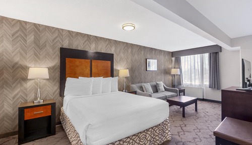 Standard Room, 1 Queen Bed, Kitchenette, River View