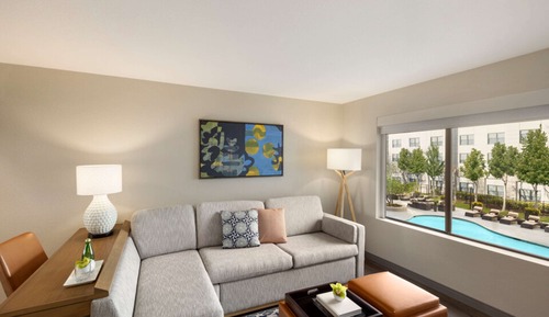 Suite, 1 Bedroom, Pool View (Double)