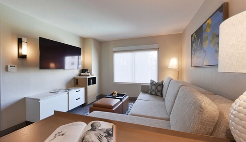 Suite, 1 Bedroom, Pool View (King, High Floor)