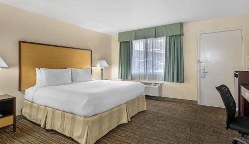 Standard Room, 1 King Bed, Accessible, Non Smoking