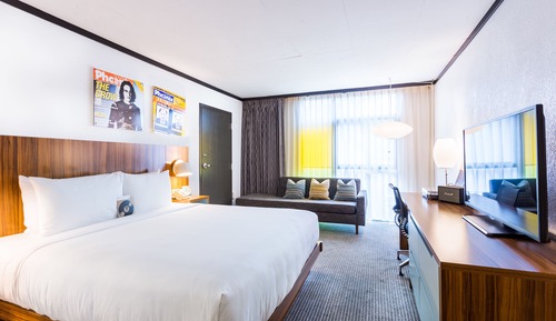 Deluxe Room, 1 King Bed, Balcony (Amplified)