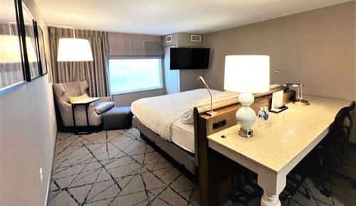 Studio, 1 King Bed, Accessible, Bathtub