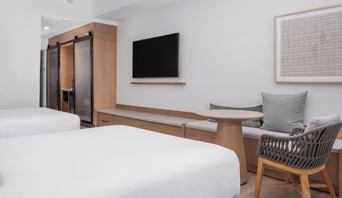 Kai Poolside Double Queen