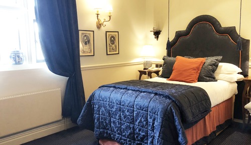 Basic Double Room (small, cosy, 3/4 bed)