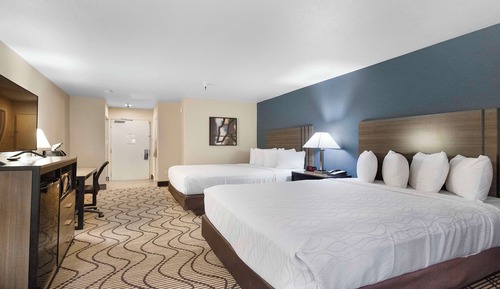 Standard Room, 2 Queen Beds, Non Smoking, Pool View