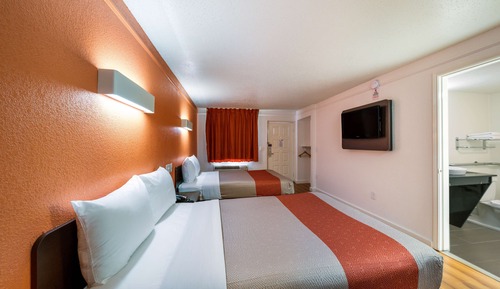 Standard Room, 2 Double Beds, Accessible, Smoking