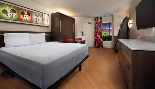 Standard Room. Wheelchair accessible with tub and option for hearing accessibility. 1 queen bed and