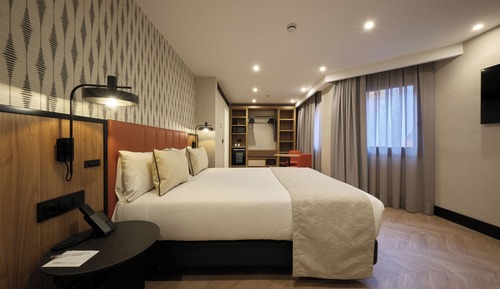 Family Room (Superior, 2 adults + 2 children)