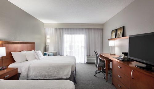 Room, 2 Queen Beds (Mobility Accessible, Tub)