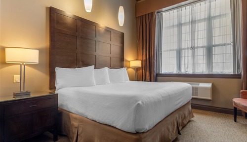 Standard Room, 1 Queen Bed, Non Smoking, Refrigerator