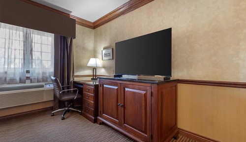 Standard Room, 1 Queen Bed, Non Smoking, Refrigerator & Microwave