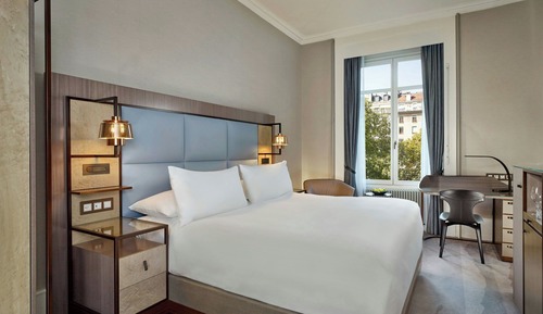Classic Room, 1 King Bed, Garden View