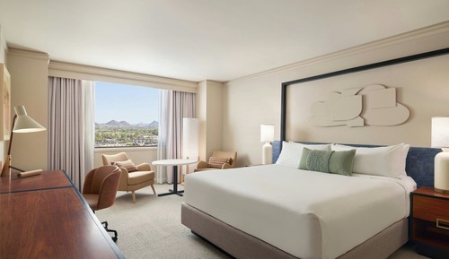 Room, 1 King Bed, Mountain View (Mobility/Hearing Access, Roll-In Shwr)