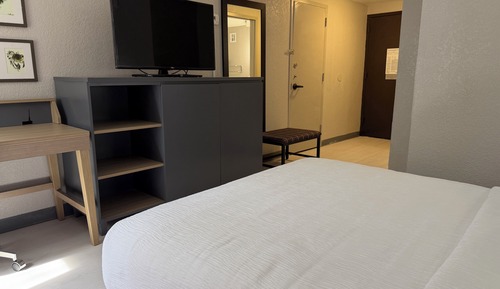 Room, 1 Queen Bed, Mobility Accessible, Non Smoking (Yes)