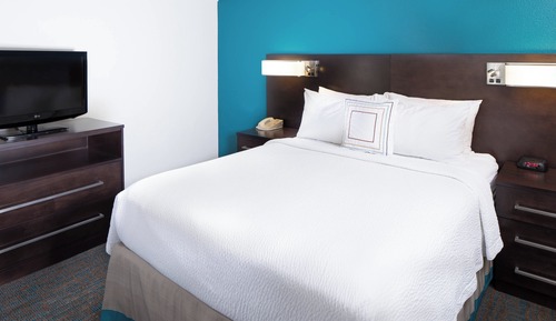 Studio, 1 Queen Bed with Sofa bed (Hearing Accessible)