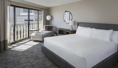 Club Room, 1 King Bed (Regency Club Breakfast)