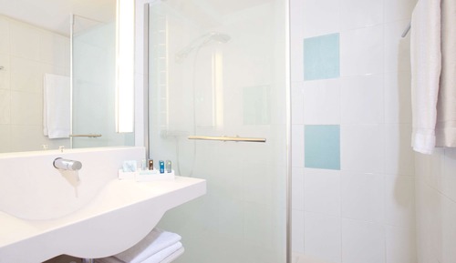 Classic Room, Multiple Beds, Pool View