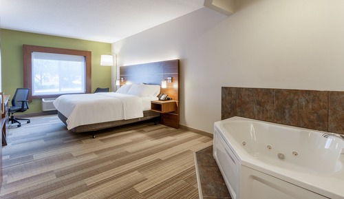 Suite, 1 King Bed, Jetted Tub