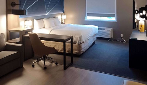 Suite, 1 King Bed with Sofa bed, Non Smoking, Jetted Tub