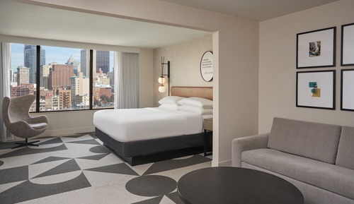 Suite, 1 Bedroom, City View (Mobility/Hearing Access, Roll-in Shwr)