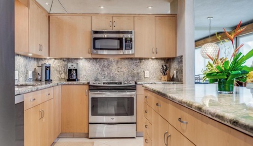 Condo, 2 Bedrooms, Oceanfront (F206)