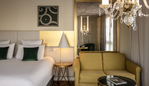 Deluxe Suite, 1 King Bed, Balcony