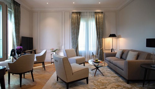 Deluxe Suite