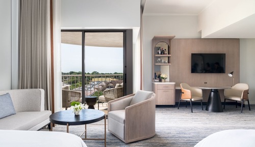 Room, 2 Queen Beds, Golf View (Corner, Balcony)