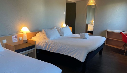 Room, Multiple Beds
