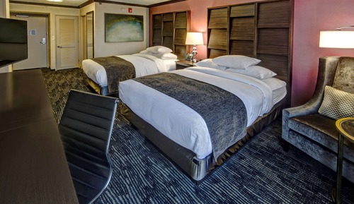 Room, 2 Queen Beds, Accessible, Bay View (Roll-In Shower)