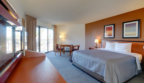 Signature Room, 1 King Bed, Non Smoking, Lake View