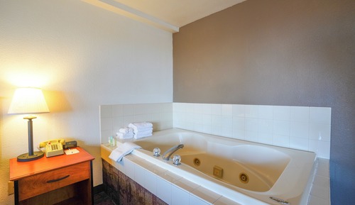 Signature Room, 1 King Bed, Non Smoking, Hot Tub
