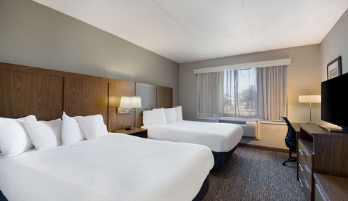 Standard Room, 2 Queen Beds, Refrigerator & Microwave, Poolside (1st Floor)