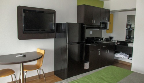 Deluxe Room, 1 King Bed, Non Smoking, Refrigerator & Microwave