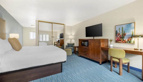 Standard Room, 1 King Bed, Non Smoking, Fireplace