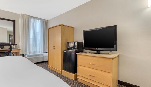 Room, 1 King Bed, Accessible (Tub)