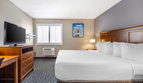 Standard Room, 1 King Bed, Accessible, Refrigerator & Microwave