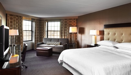 Deluxe Room, 1 King Bed (Mobility Accessible, Tub)