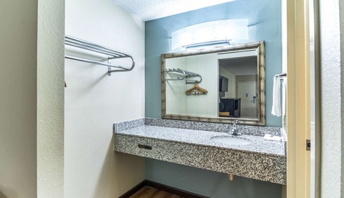 Deluxe Room, 1 King Bed, Smoking, Refrigerator & Microwave