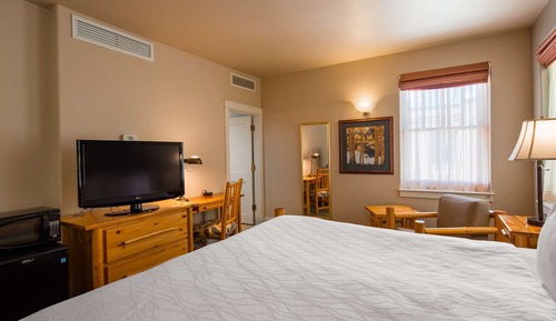 Suite, 1 King Bed, Non Smoking, Refrigerator & Microwave (1st Floor)